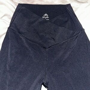 V waist black flare leggings